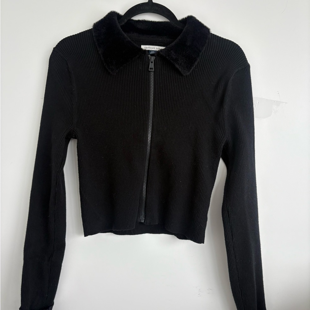 American Eagle Ribbed Black Crop Zip Up with Faux Fur Collar